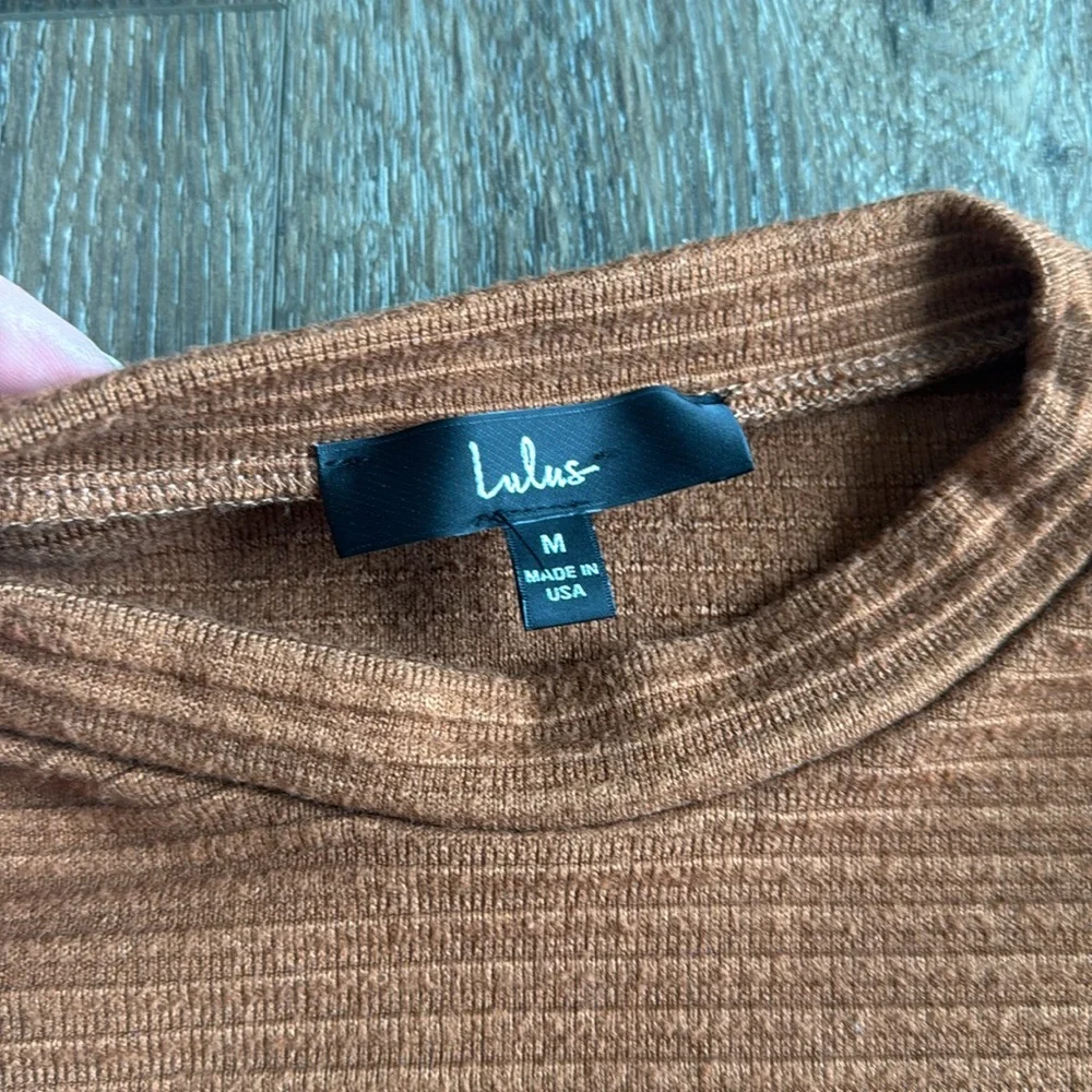 Lulu’s Sweater.  Rust in color with Juliet Sleeve.  Women’s size medium. - Picture 4 of 6